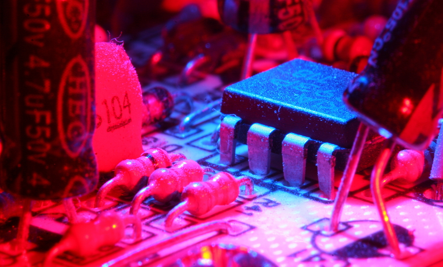 IC and components on a PCB Circuit imprimé,composants de PCB et intégrité du signal de PCB