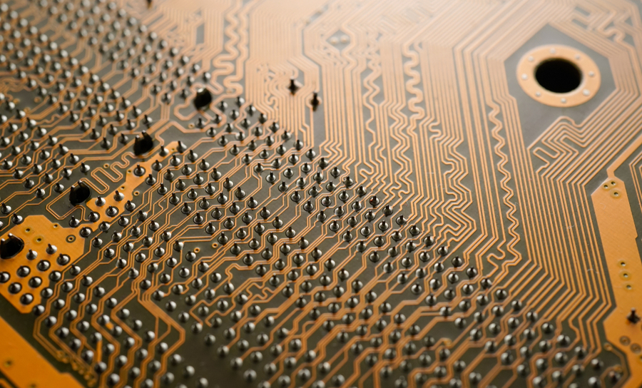 Ground plane gap in a PCB