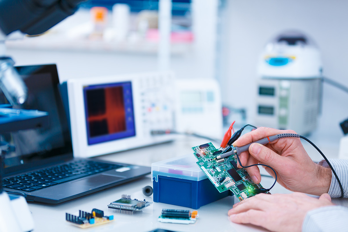 Les dispositifs de tests des PCB automatisent votre processus de qualification et éliminent la plupart des tests manuels.