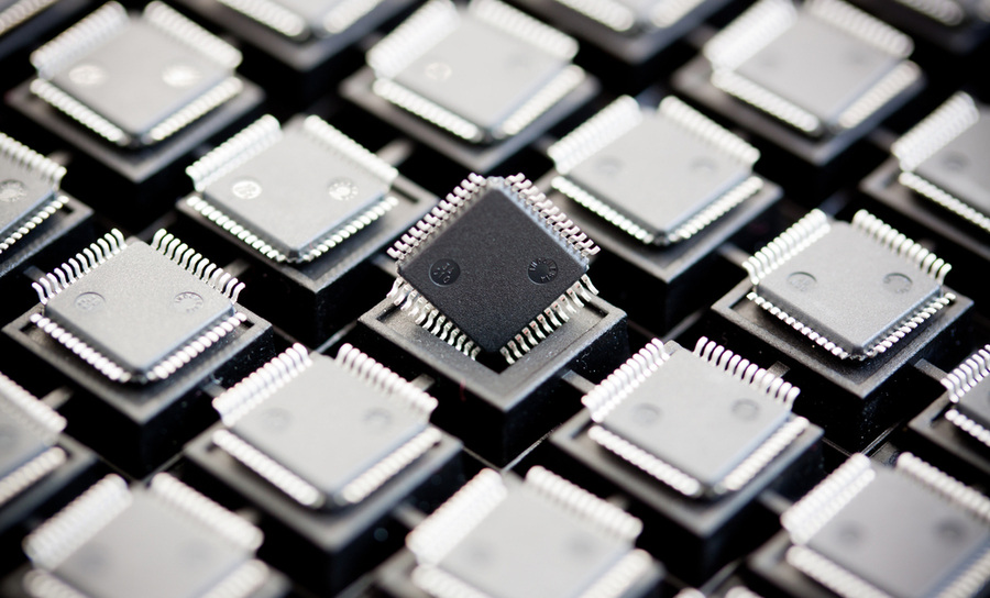 Integrated circuit CMOS load capacitance