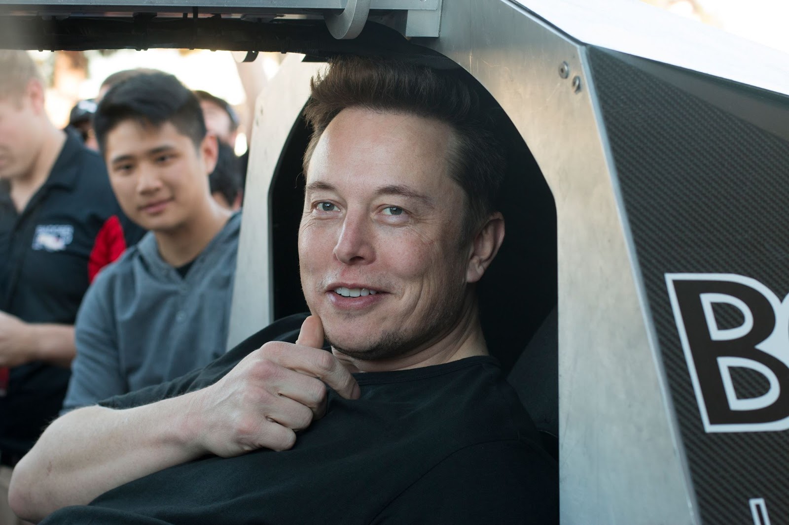  Elon Musk gibt Daumen bis zu Badgerloop Team