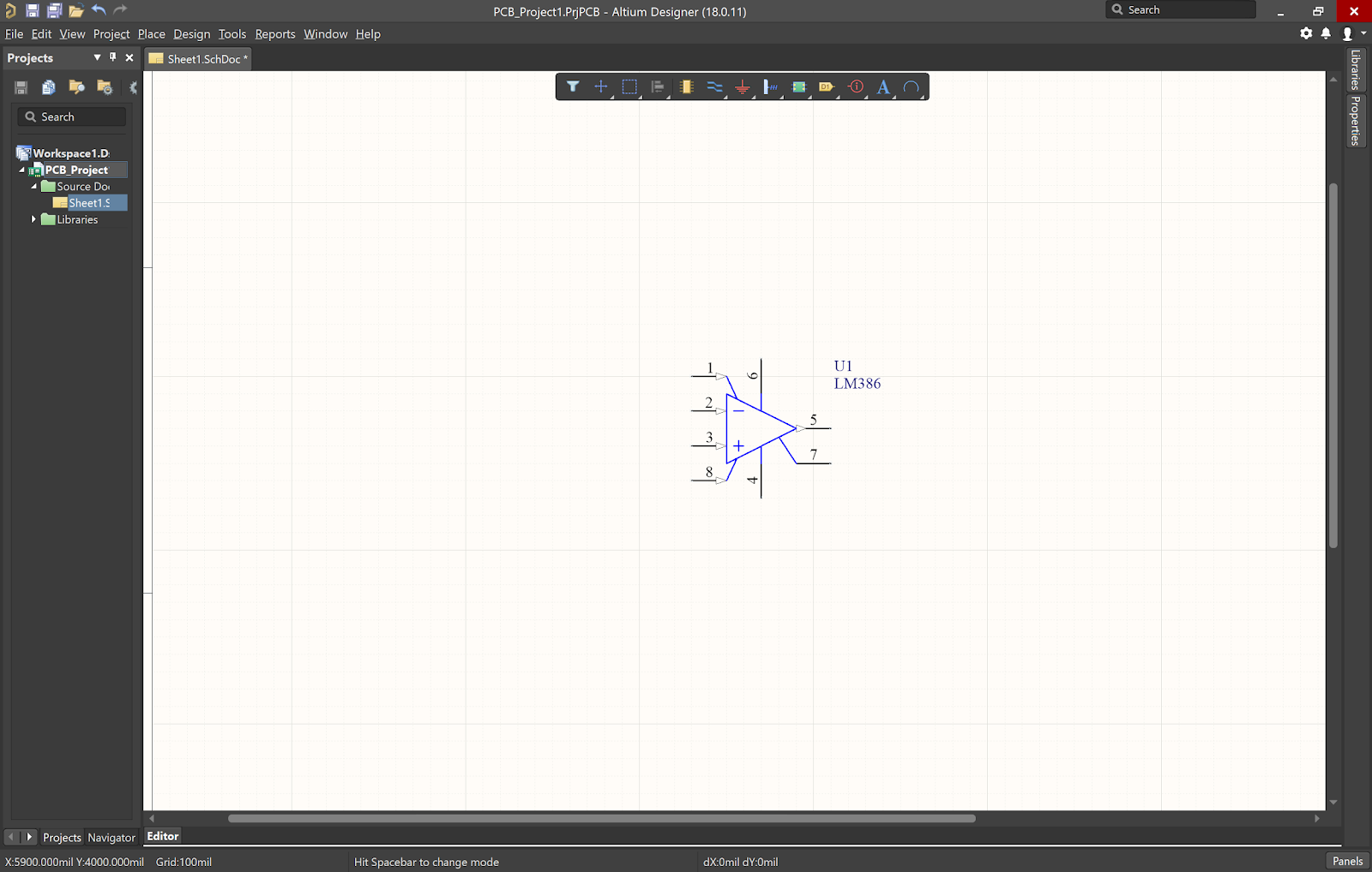 ""Fast leerer Schaltplan in Altium Designer mit einem IC