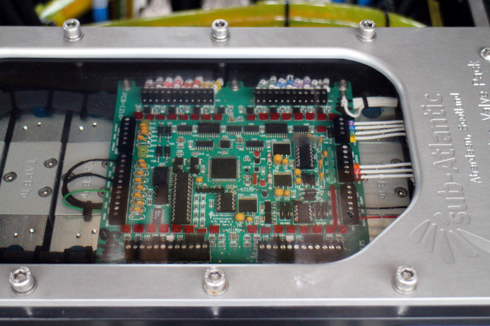 Through-hole and SMD PCB mountable connectors