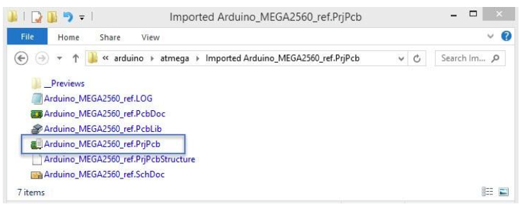 Cuando se crea un diseño desde cero en Altium Designer, cada componente recibe automáticamente un identificador único generado por el sistema en el editor de esquemáticos